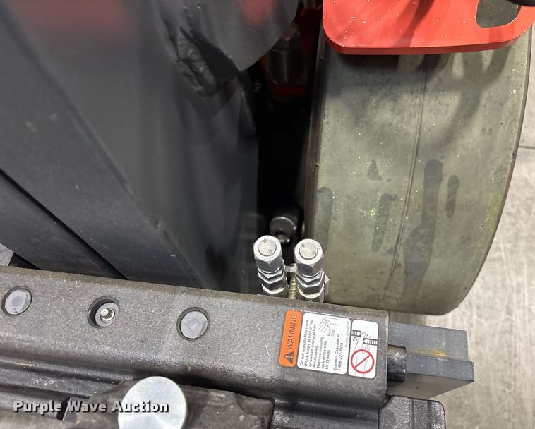 image for item DY0544 2023 Linde HT27CT forklift