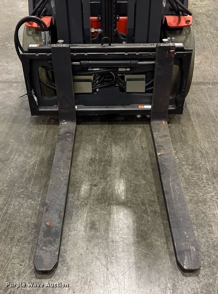 image for item DY0544 2023 Linde HT27CT forklift