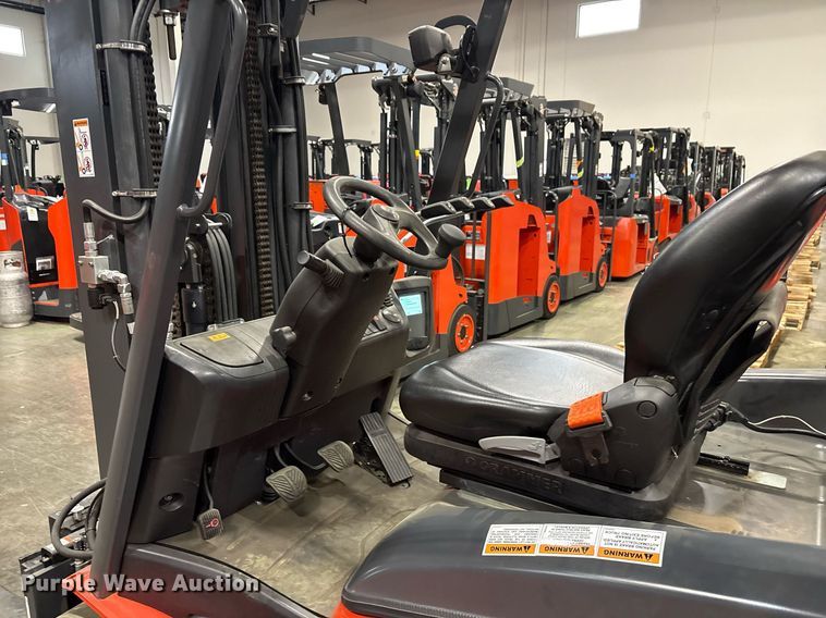 image for item DY0544 2023 Linde HT27CT forklift