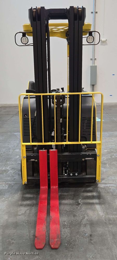 image for item EC1021 2023 Hyster E35HSD3-18 forklift