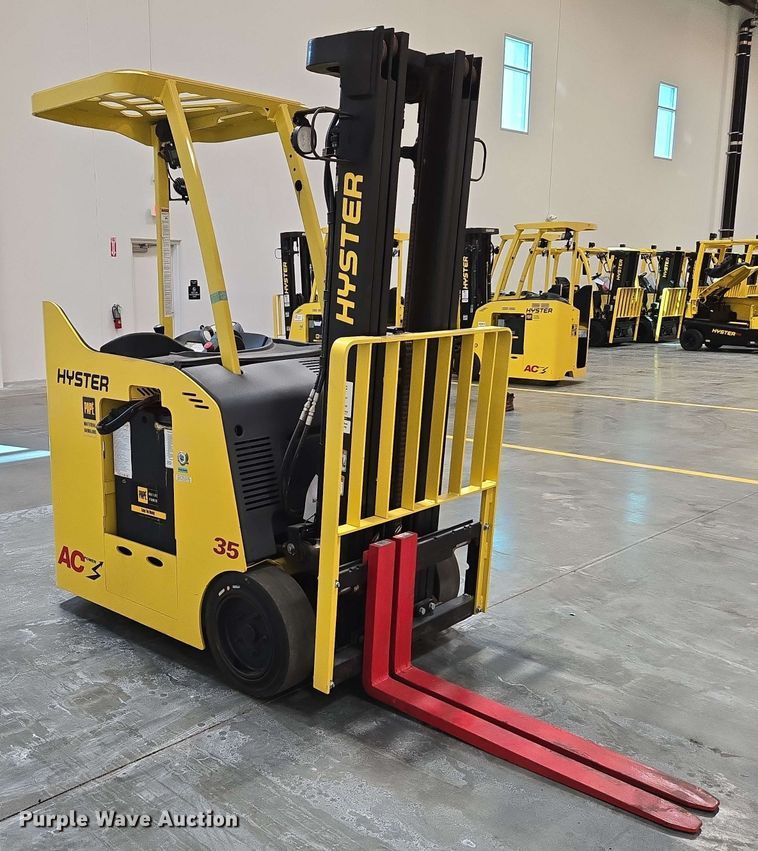 image for item EC1021 2023 Hyster E35HSD3-18 forklift