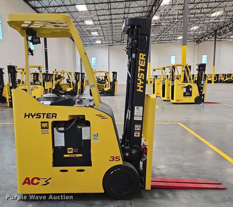 image for item EC1021 2023 Hyster E35HSD3-18 forklift
