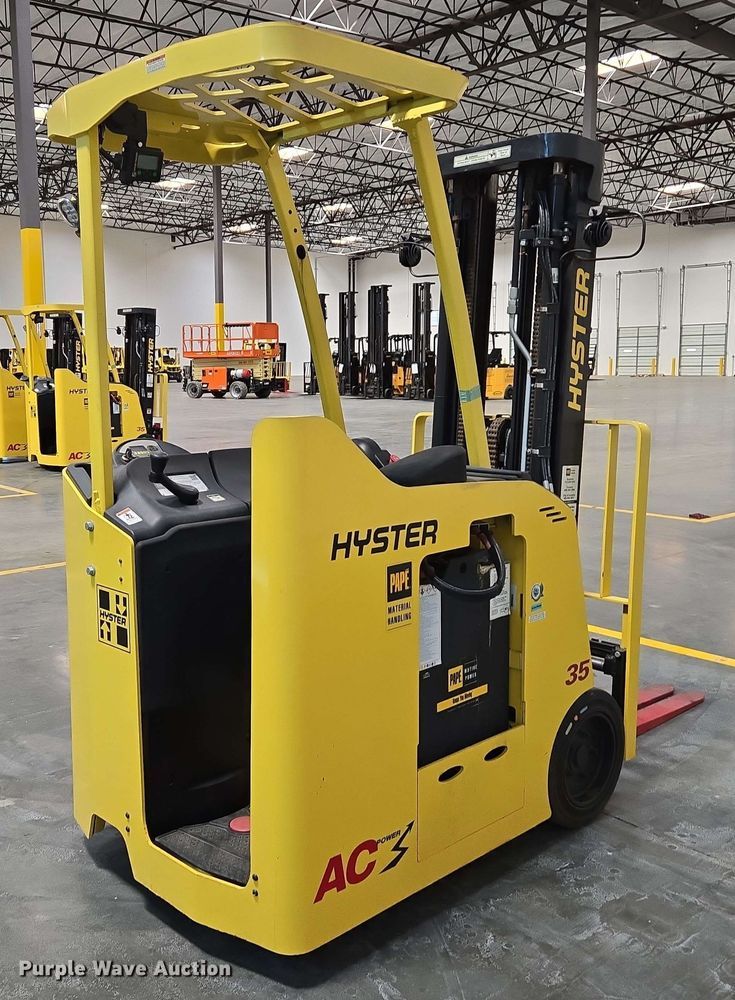 image for item EC1021 2023 Hyster E35HSD3-18 forklift