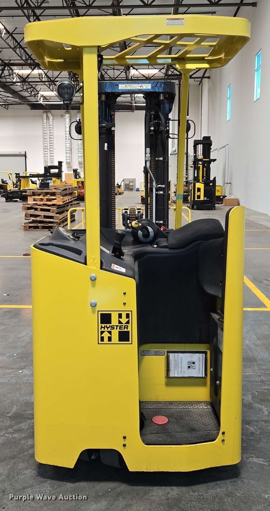 image for item EC1021 2023 Hyster E35HSD3-18 forklift