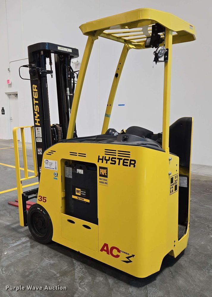 image for item EC1021 2023 Hyster E35HSD3-18 forklift