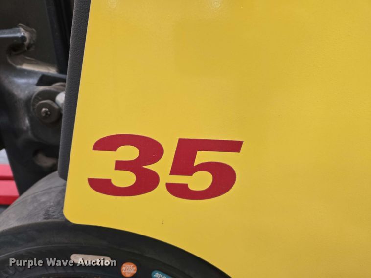 image for item EC1021 2023 Hyster E35HSD3-18 forklift