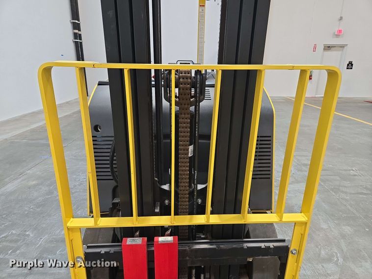 image for item EC1021 2023 Hyster E35HSD3-18 forklift