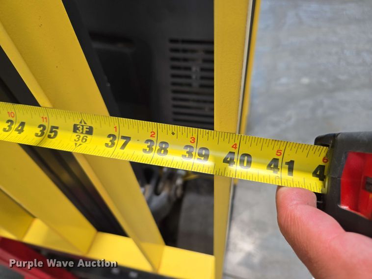 image for item EC1021 2023 Hyster E35HSD3-18 forklift