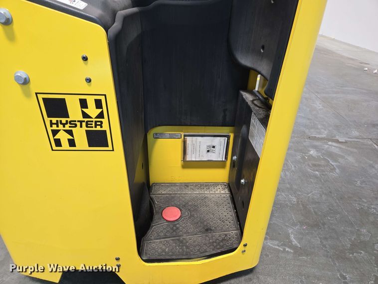 image for item EC1021 2023 Hyster E35HSD3-18 forklift
