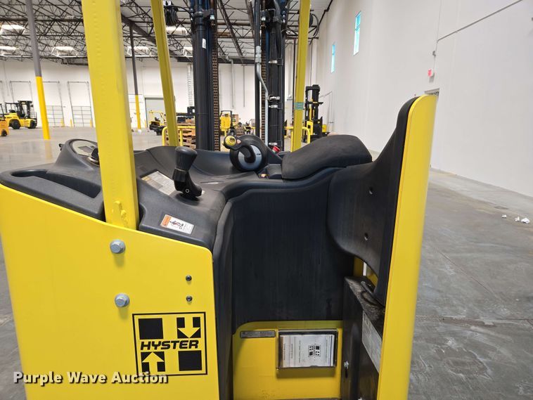 image for item EC1021 2023 Hyster E35HSD3-18 forklift
