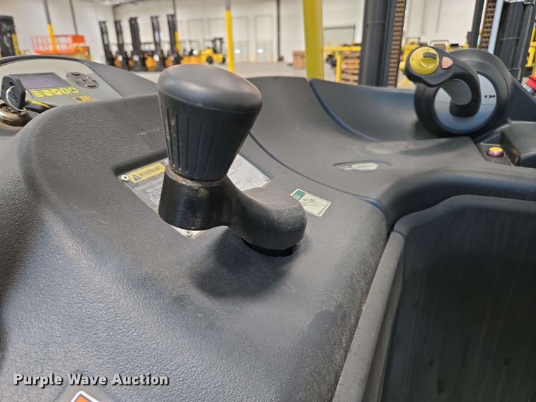 image for item EC1021 2023 Hyster E35HSD3-18 forklift