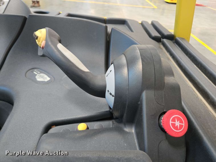 image for item EC1021 2023 Hyster E35HSD3-18 forklift