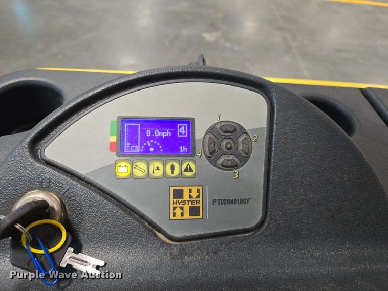 image for item EC1021 2023 Hyster E35HSD3-18 forklift