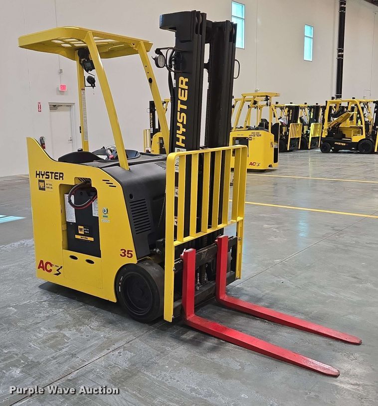 image for item EC1022 2023 Hyster E35HSD3-18 forklift