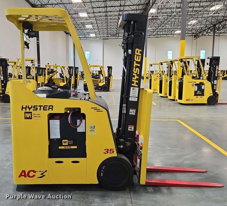 image for item EC1022 2023 Hyster E35HSD3-18 forklift