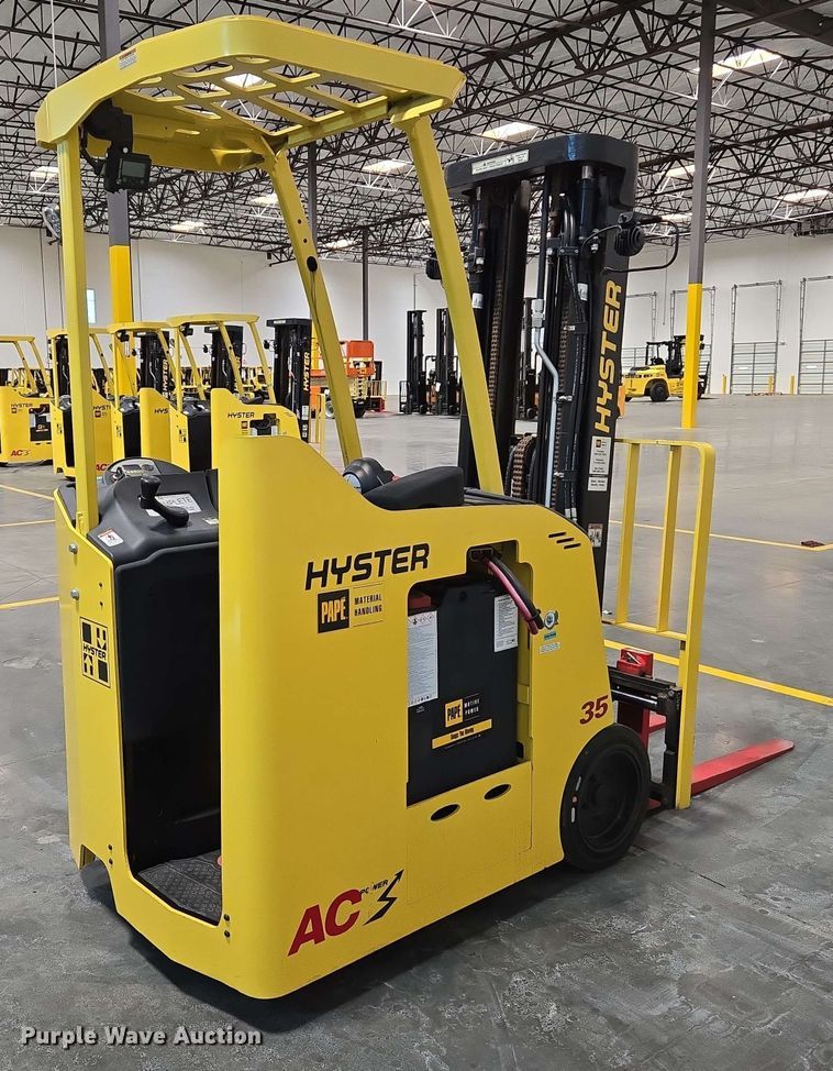 image for item EC1022 2023 Hyster E35HSD3-18 forklift