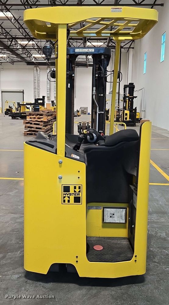 image for item EC1022 2023 Hyster E35HSD3-18 forklift