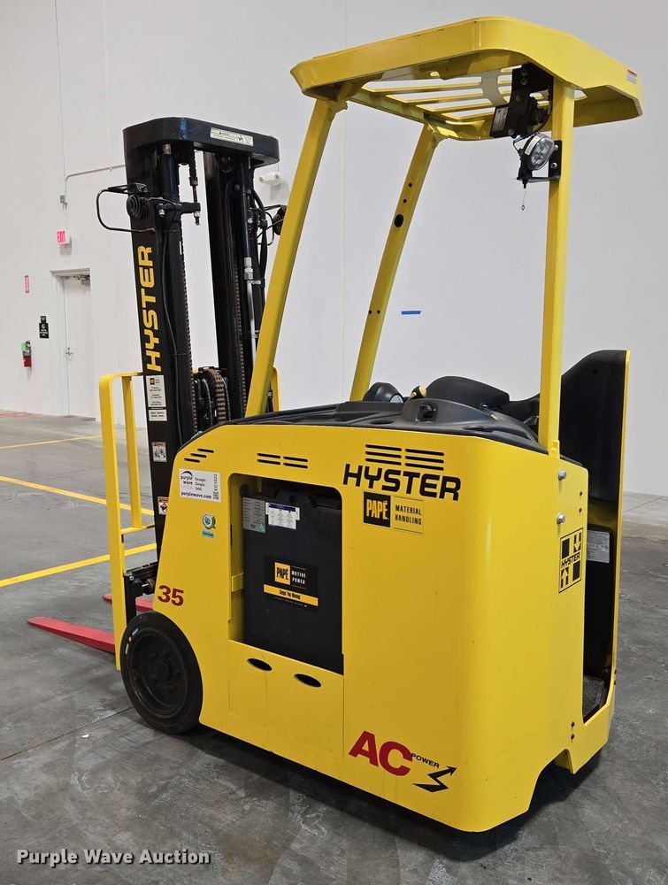 image for item EC1022 2023 Hyster E35HSD3-18 forklift