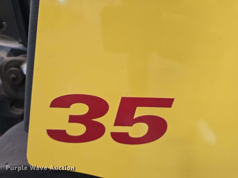 image for item EC1022 2023 Hyster E35HSD3-18 forklift