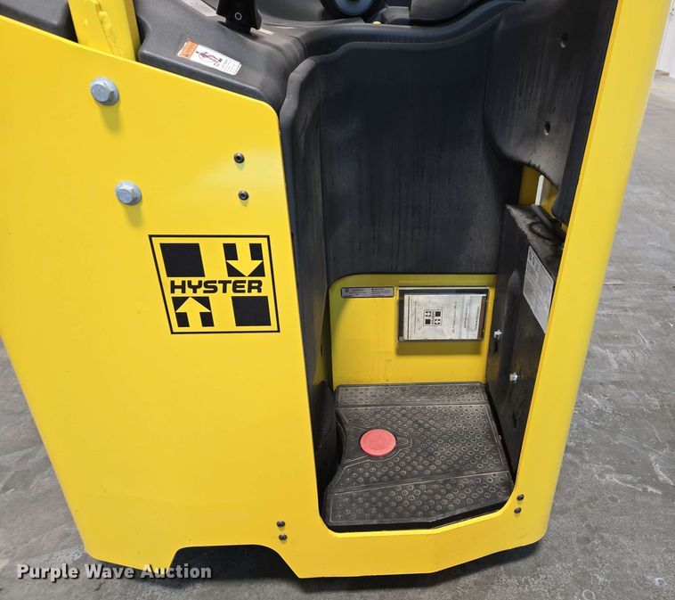 image for item EC1022 2023 Hyster E35HSD3-18 forklift