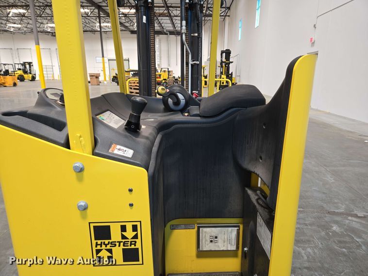 image for item EC1022 2023 Hyster E35HSD3-18 forklift