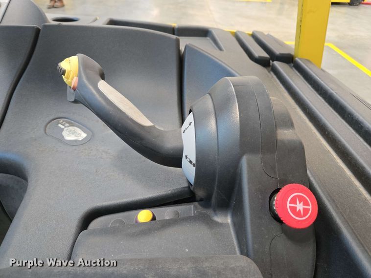 image for item EC1022 2023 Hyster E35HSD3-18 forklift