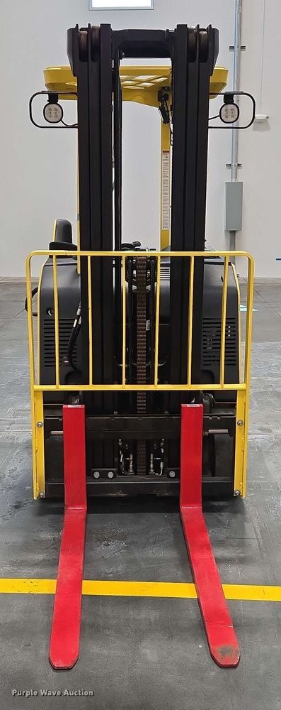 image for item EC1024 2023 Hyster E35HSD3-18 forklift