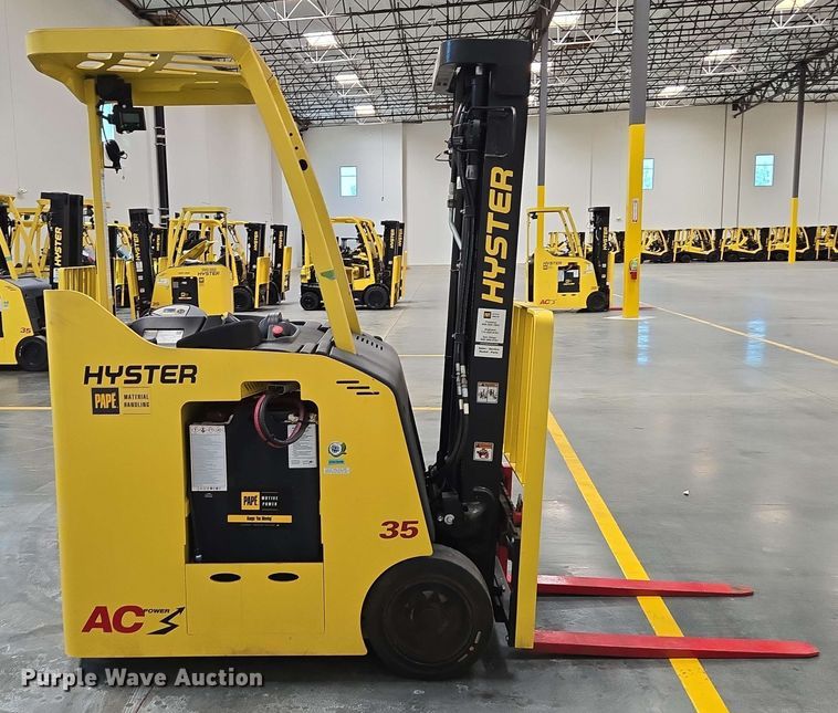image for item EC1024 2023 Hyster E35HSD3-18 forklift
