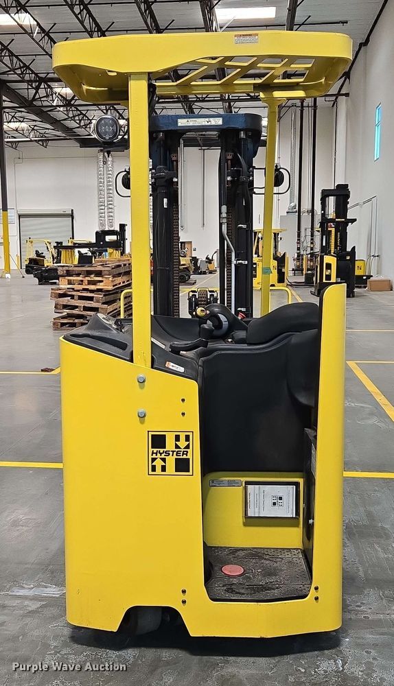 image for item EC1024 2023 Hyster E35HSD3-18 forklift