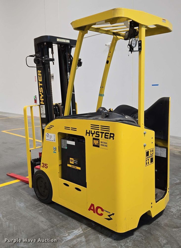 image for item EC1024 2023 Hyster E35HSD3-18 forklift