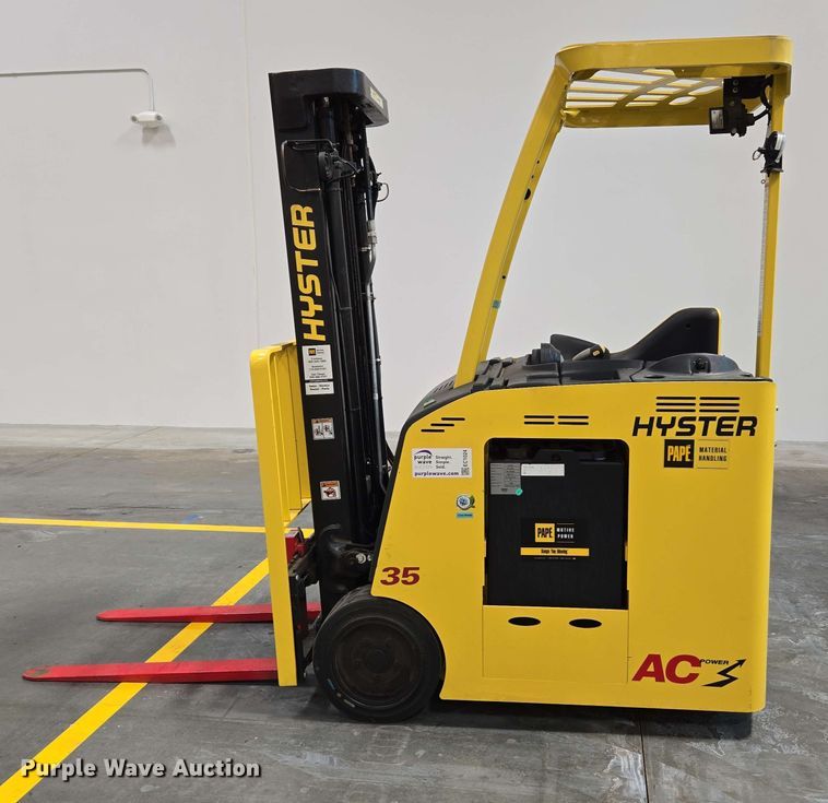 image for item EC1024 2023 Hyster E35HSD3-18 forklift