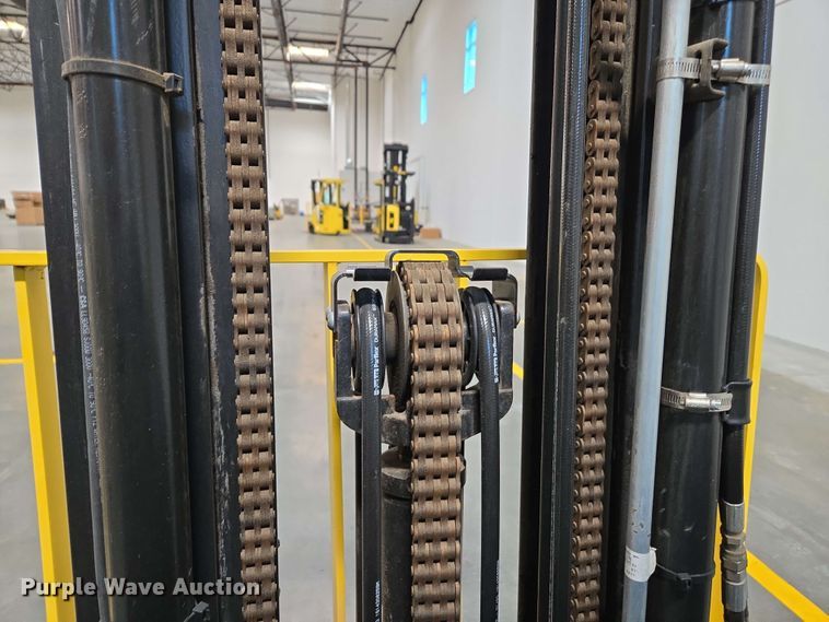 image for item EC1024 2023 Hyster E35HSD3-18 forklift