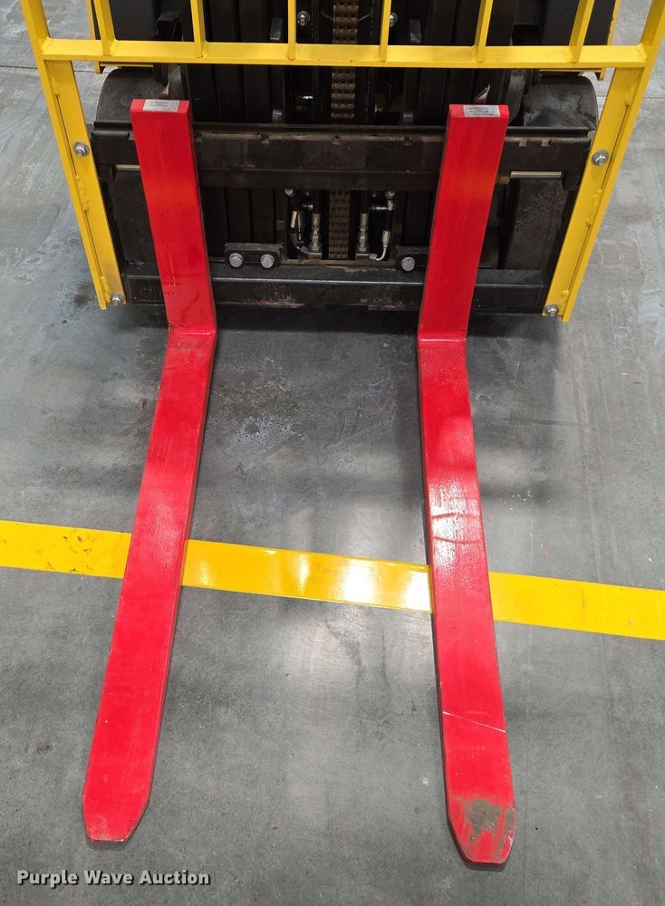 image for item EC1024 2023 Hyster E35HSD3-18 forklift