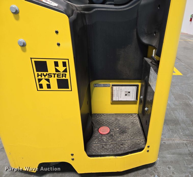 image for item EC1024 2023 Hyster E35HSD3-18 forklift