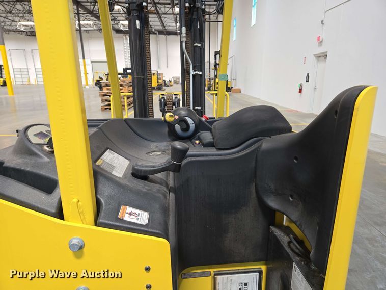 image for item EC1024 2023 Hyster E35HSD3-18 forklift