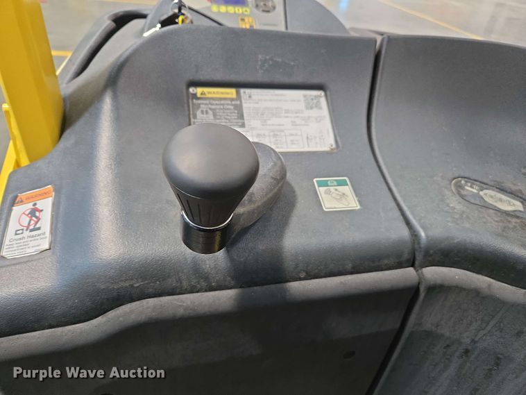 image for item EC1024 2023 Hyster E35HSD3-18 forklift