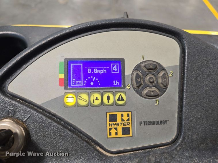 image for item EC1024 2023 Hyster E35HSD3-18 forklift