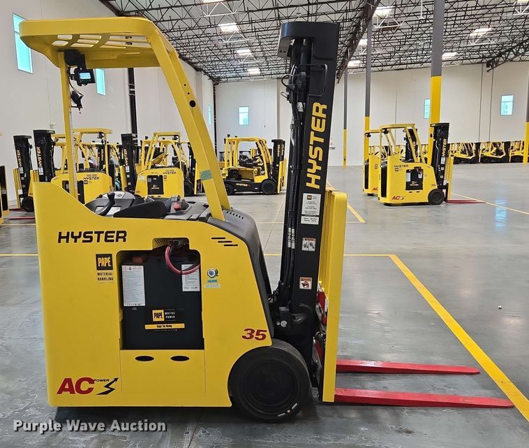 image for item EC1025 2023 Hyster E35HSD3-18 forklift