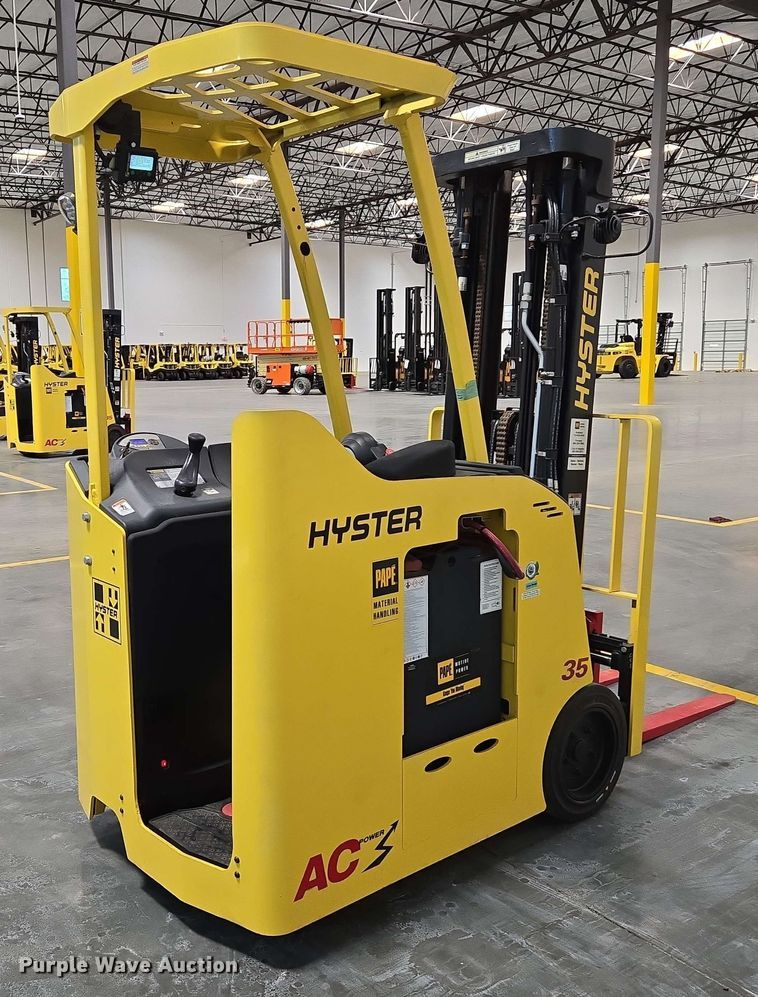 image for item EC1025 2023 Hyster E35HSD3-18 forklift