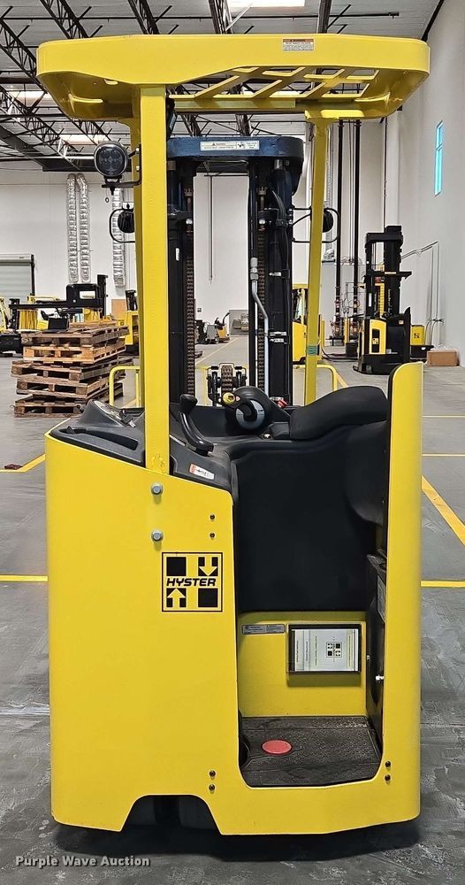 image for item EC1025 2023 Hyster E35HSD3-18 forklift