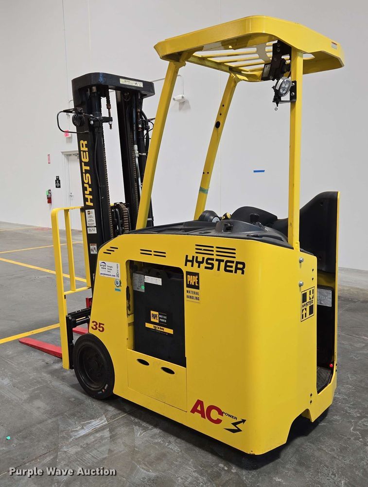 image for item EC1025 2023 Hyster E35HSD3-18 forklift
