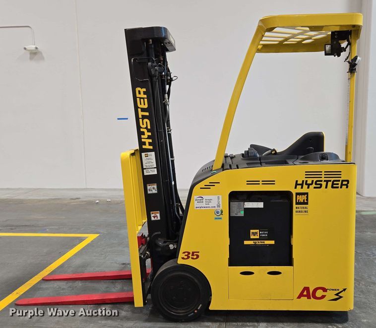 image for item EC1025 2023 Hyster E35HSD3-18 forklift