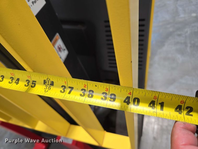 image for item EC1025 2023 Hyster E35HSD3-18 forklift