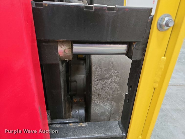 image for item EC1025 2023 Hyster E35HSD3-18 forklift