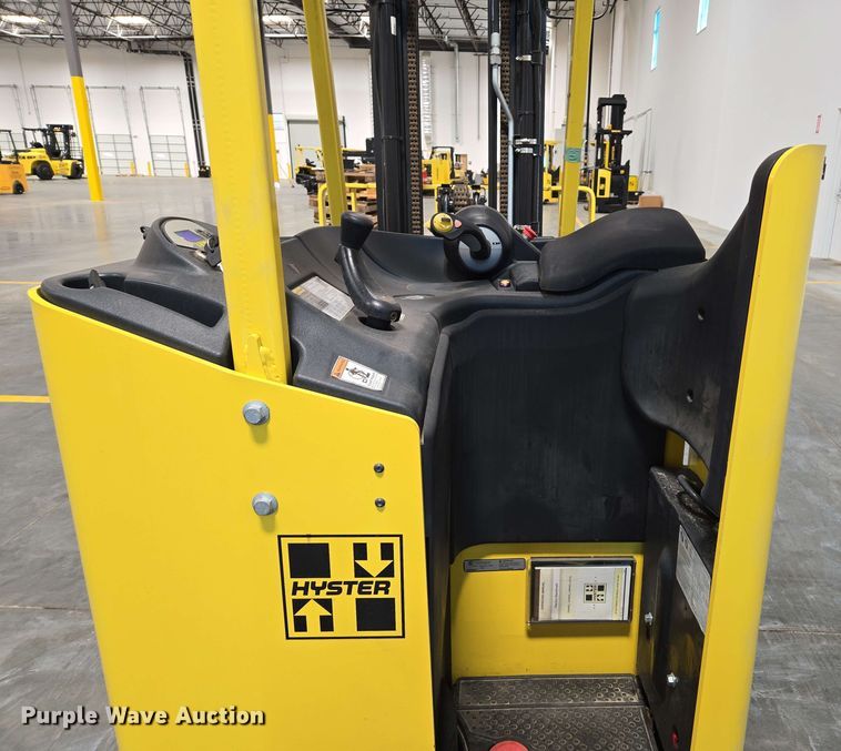 image for item EC1025 2023 Hyster E35HSD3-18 forklift