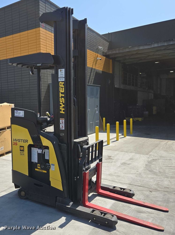image for item EC1052 2023 Hyster N35ZR3-16.25 reach truck