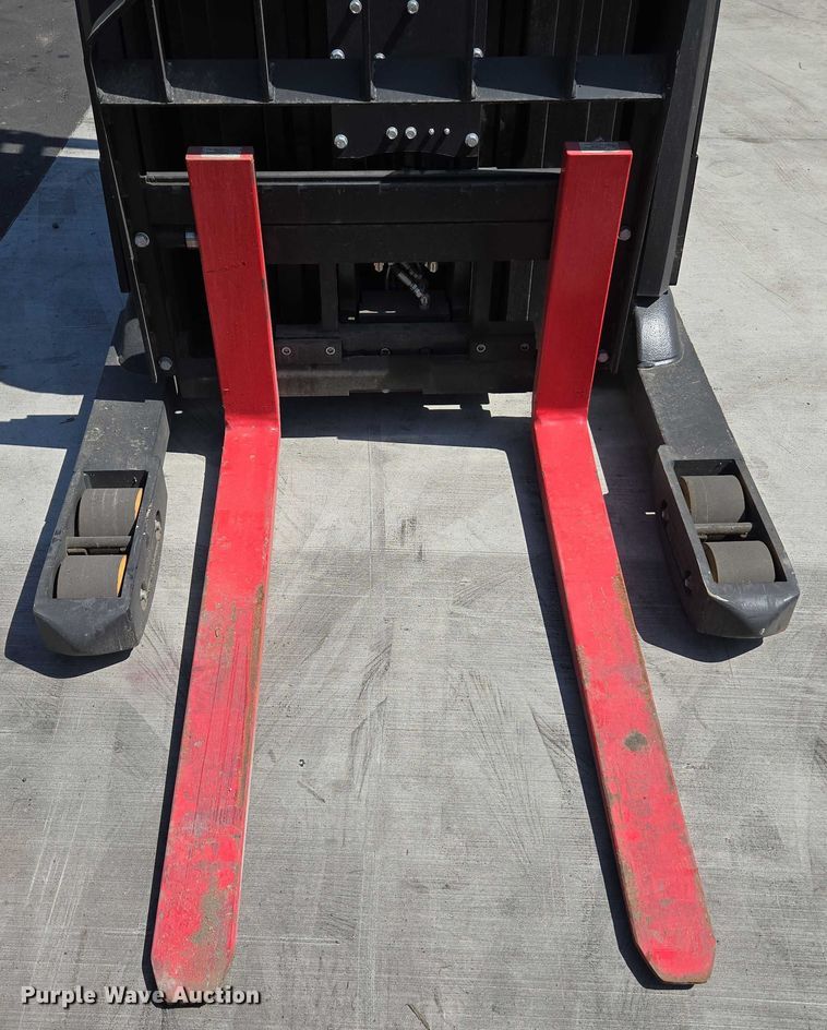 image for item EC1052 2023 Hyster N35ZR3-16.25 reach truck