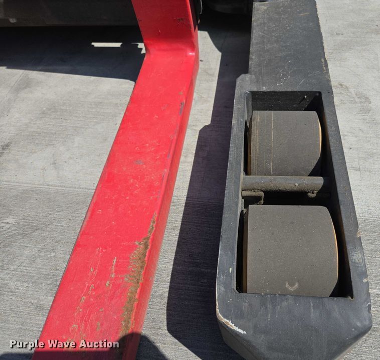 image for item EC1052 2023 Hyster N35ZR3-16.25 reach truck