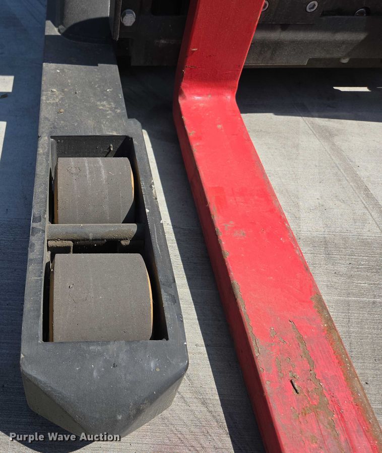 image for item EC1052 2023 Hyster N35ZR3-16.25 reach truck