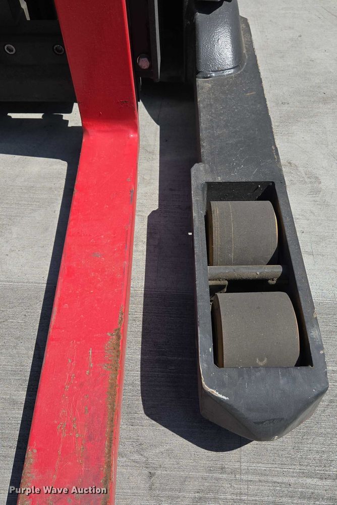 image for item EC1052 2023 Hyster N35ZR3-16.25 reach truck